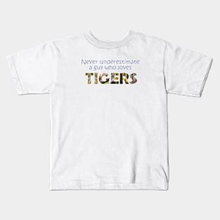 Never underestimate a guy who loves tigers - wildlife oil painting word art Kids T-Shirt